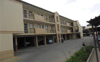 2 Bedroom Simplex in Queenswood