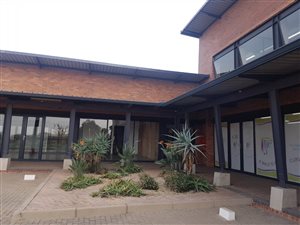 258 m² Commercial space in Aerorand