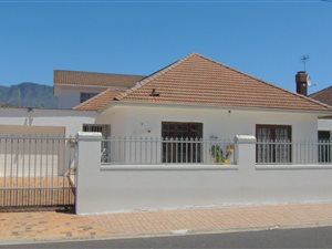 5 Bed House in Rondebosch East