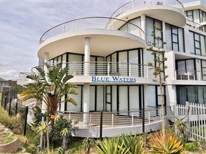 3 Bed Apartment in Bloubergstrand