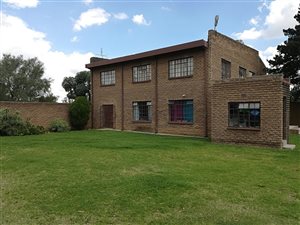 6 Bed House in Homestead Apple Orchards