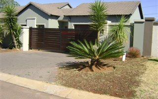3 Bedroom House in Midlands Estate