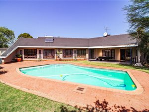 6 Bed House in Edelweiss