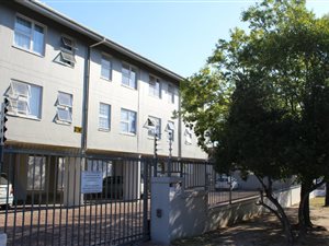 2 Bed Apartment in Kromrivier