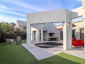4 Bed House in Protea Valley