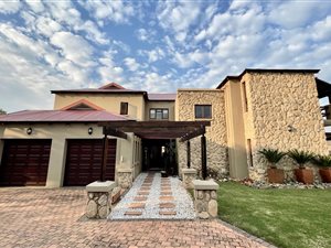 5 Bed House in The Ridge Estate