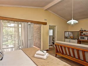 6 Bed House in Kempton Park Central