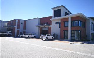 813 m² Industrial space in Brackenfell Central