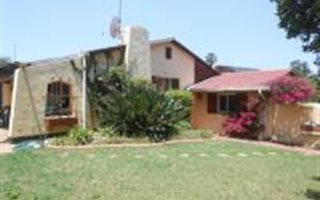 4 Bedroom House in Lombardy East
