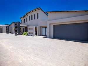 5 Bed House in Mooikloof Glen