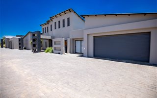 5 Bedroom House in Mooikloof Glen