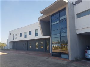 1951 m² Office Space in Riverhorse Valley