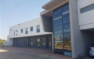 1951 m² Office Space in Riverhorse Valley