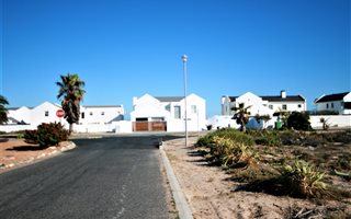 600 m² Land available in Golden Mile