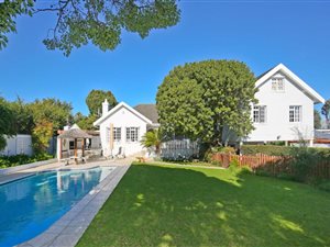 4 Bed House in Bergvliet