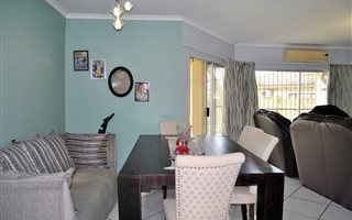 3 Bedroom Duet in Birdswood