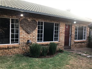 2 Bed Townhouse in Pierre van Ryneveld