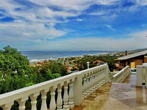 4 Bed House in Outeniqua Strand