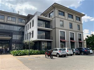 704 m² Commercial space in Fourways