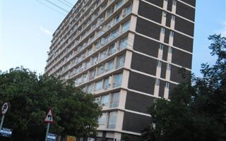 2 Bedroom Flat in Weavind Park