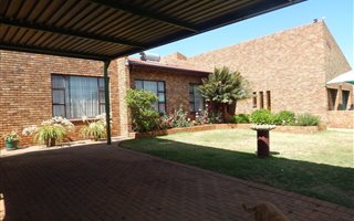 4 Bedroom House in Garsfontein