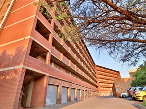 2 Bed Apartment in Zwartkop
