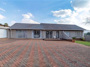 4 Bed House in Allens Nek