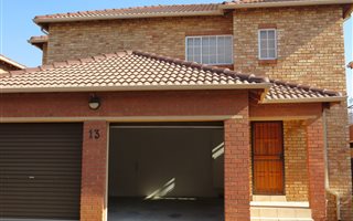 3 Bedroom Townhouse in Ruimsig
