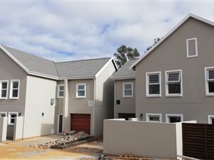4 Bed House in Bryanston West