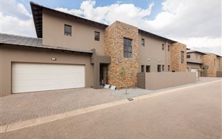 3 Bedroom Townhouse in Eye of Africa