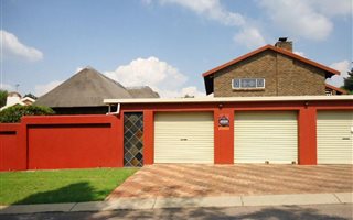1 Bedroom Garden Cottage in Wendywood