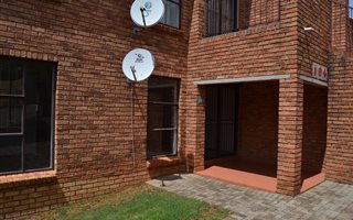 2 Bedroom Townhouse in Wilgeheuwel