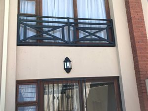2 Bed Apartment in Mooikloof Equestrian Estate