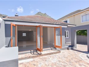 4 Bed House in Muizenberg
