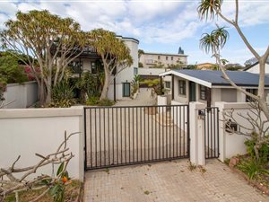 5 Bed House in Kenton-on-Sea