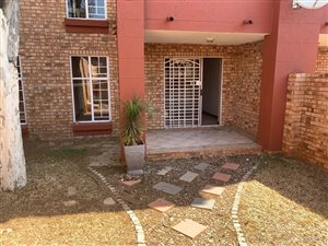 2 Bed Townhouse in Die Hoewes