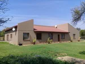 3 Bed House in Kameeldrift