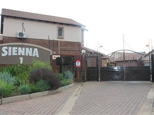 3 Bedroom Townhouse in Jansen Park
