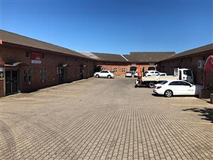6720 m² Commercial space in Alton
