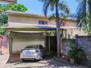 6 Bed House in Sea View