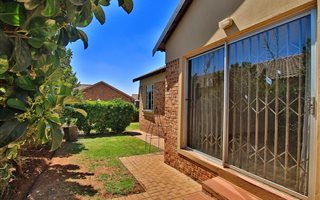 3 Bedroom Townhouse in Honeydew Manor