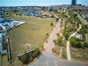 1200 m² Land available in Waterfall Estate