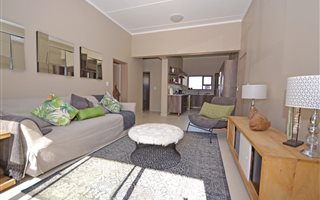 2 Bedroom Apartment in Carlswald Estate
