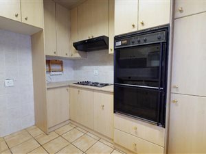 6 Bed House in Worcester West