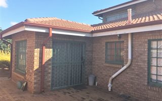 3 Bedroom House in Magalieskruin