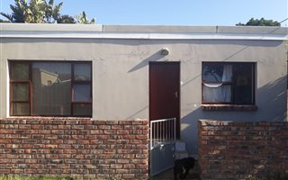 1 Bedroom Garden Cottage in Rowallan Park and surrounds
