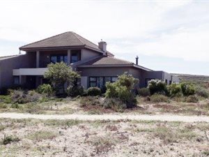 4 Bed House in Langebaan Country Estate