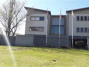 1600 m² Office Space in Halfway House