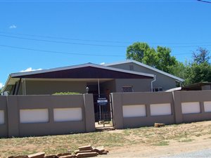 8 Bed House in Adelaide