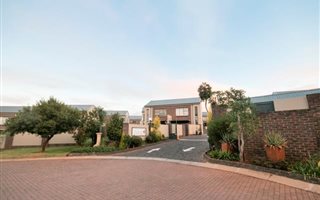 2 Bedroom Townhouse in Noordheuwel